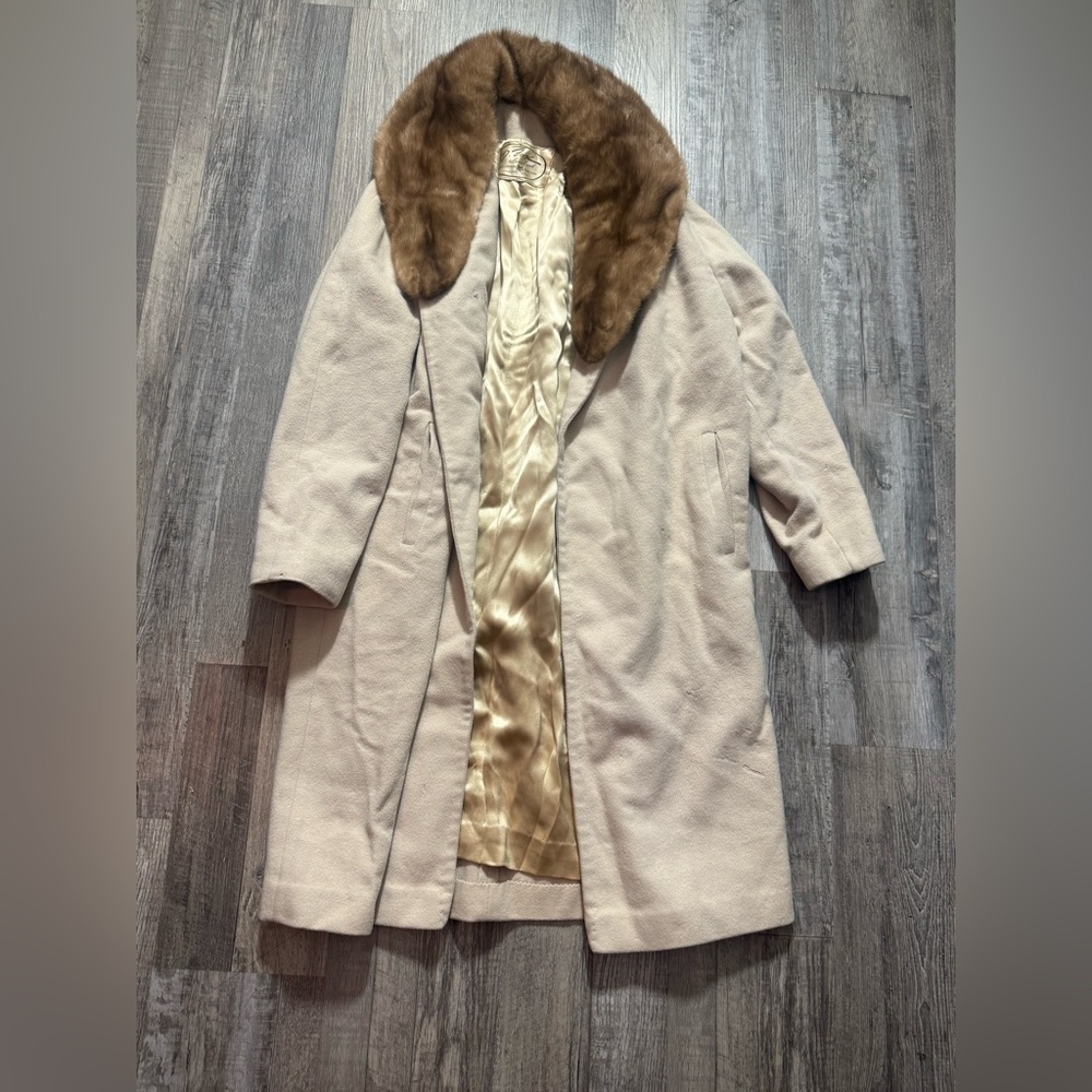 Elegant Cream Pea Coat with Faux Fur Collar winter casual